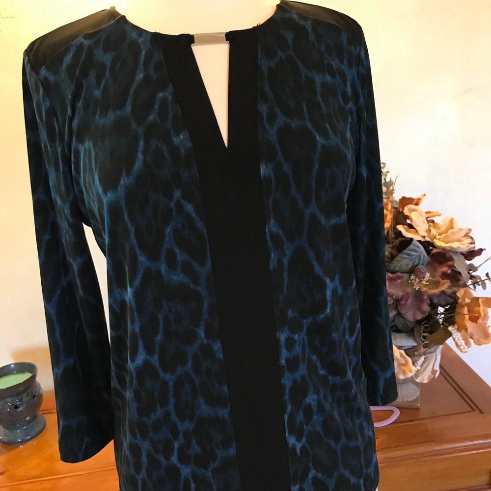 Anne Klein top with silver hardware